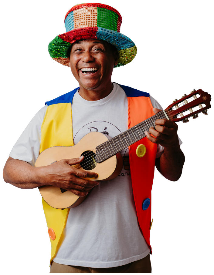 Integrante do Grupo Pé de Lata com chapéu colorido e violão