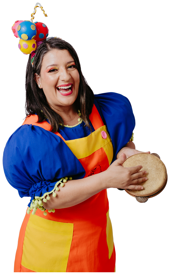 Integrante do Grupo Pé de Lata tocando pandeiro
